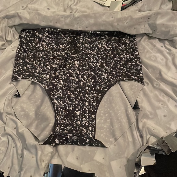 BLACK AND SILVER PARTY DRESS - Picture 2 of 7